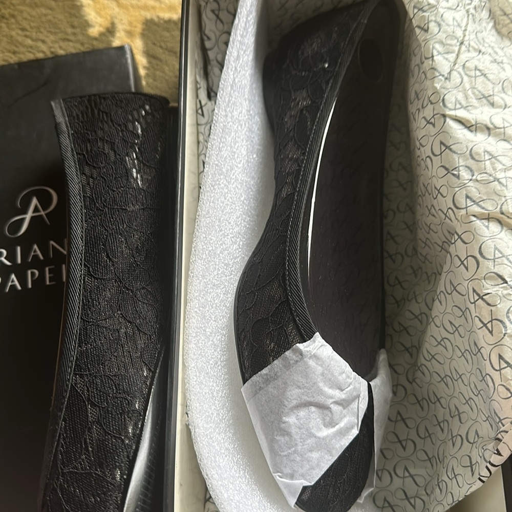 Adrianna papell new in box size 9 shoes black Sophie lace does run small - Picture 6 of 7
